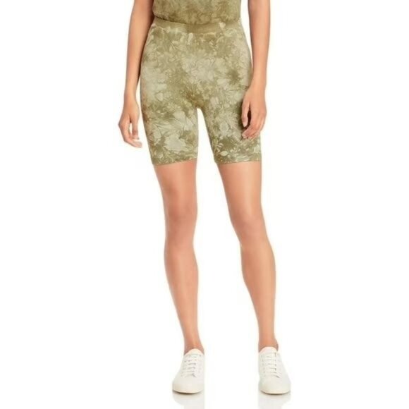 Cotton Citizen Milan Midi Bike Shorts in Green - Picture 2 of 5